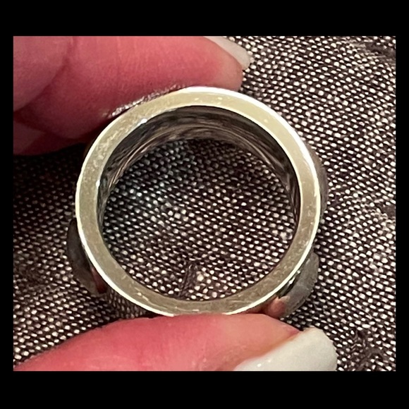 Authentic Louis Vuitton Large White Gold & Diamond Clous Ring - Picture 9 of 13